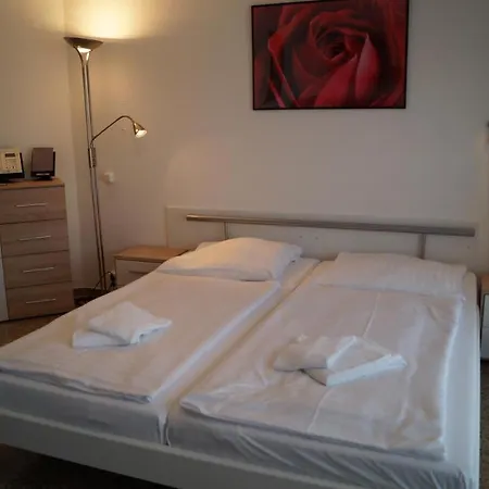 Schoenes Appartm. Mit Suedbalkon, Blick Auf Schloonsee, Tiefgarage Apartment *